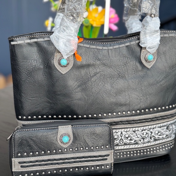 American Bling by Montana West Handbag and Wallet Set NWT - Picture 2 of 8